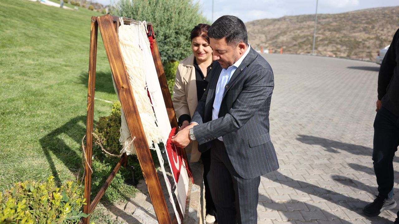 “İlmek İlmek Türkiye” Projesinde Son İlmeği Başkan Rasim Arı Attı