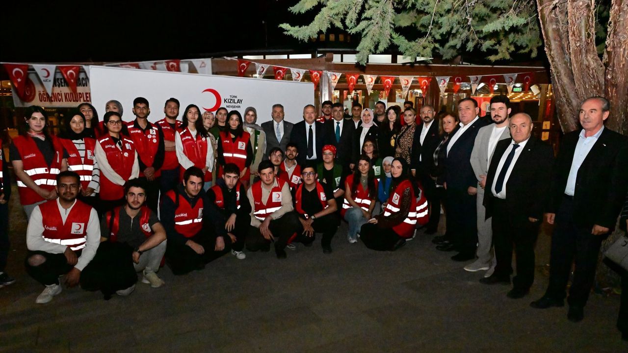 Nevşehir Valisi Ali Fidan Kızılay Gönüllüsü Gençler ile Buluştu
