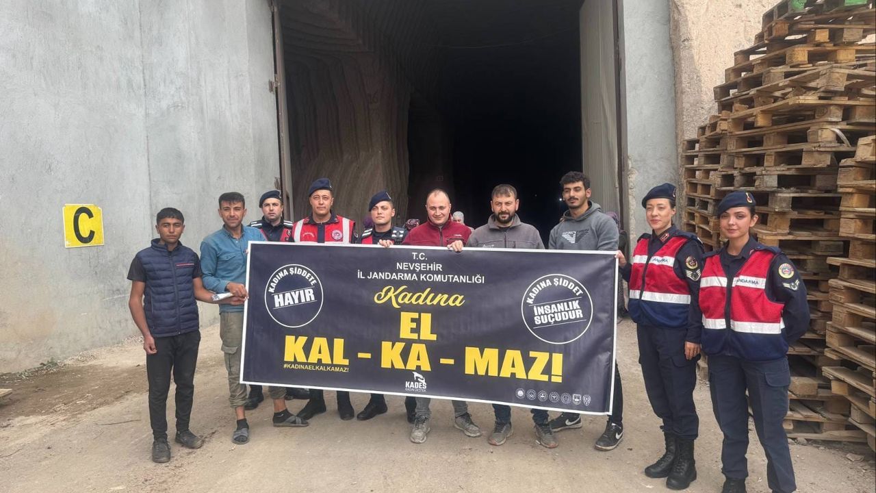 Nevşehir Jandarması, Okullarda Trafik Eğitimi Verdi Soğuk Hava Depolarında Farkındalık Çalışması Yaptı