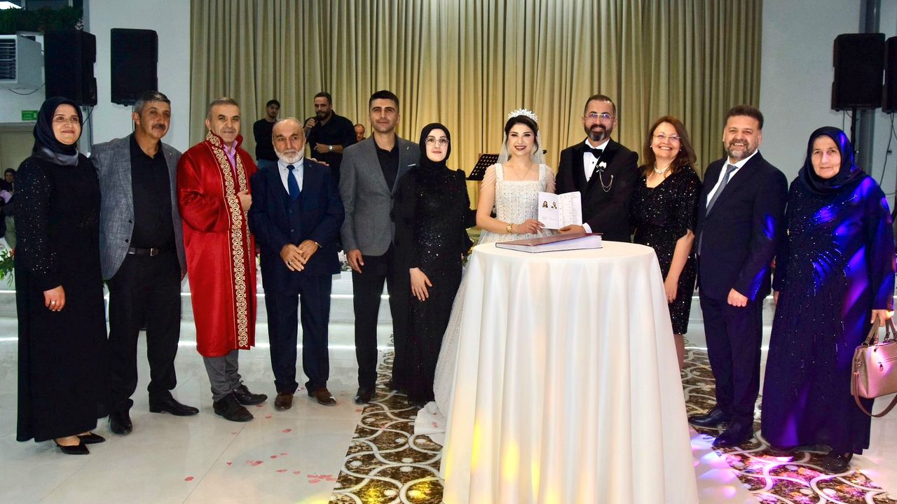 Erdener ve Şahin Ailesinin Mutlu Günü | Cansu ve Hüsamettin Muhteşem Bir Düğün ile Dünya Evine Girdi