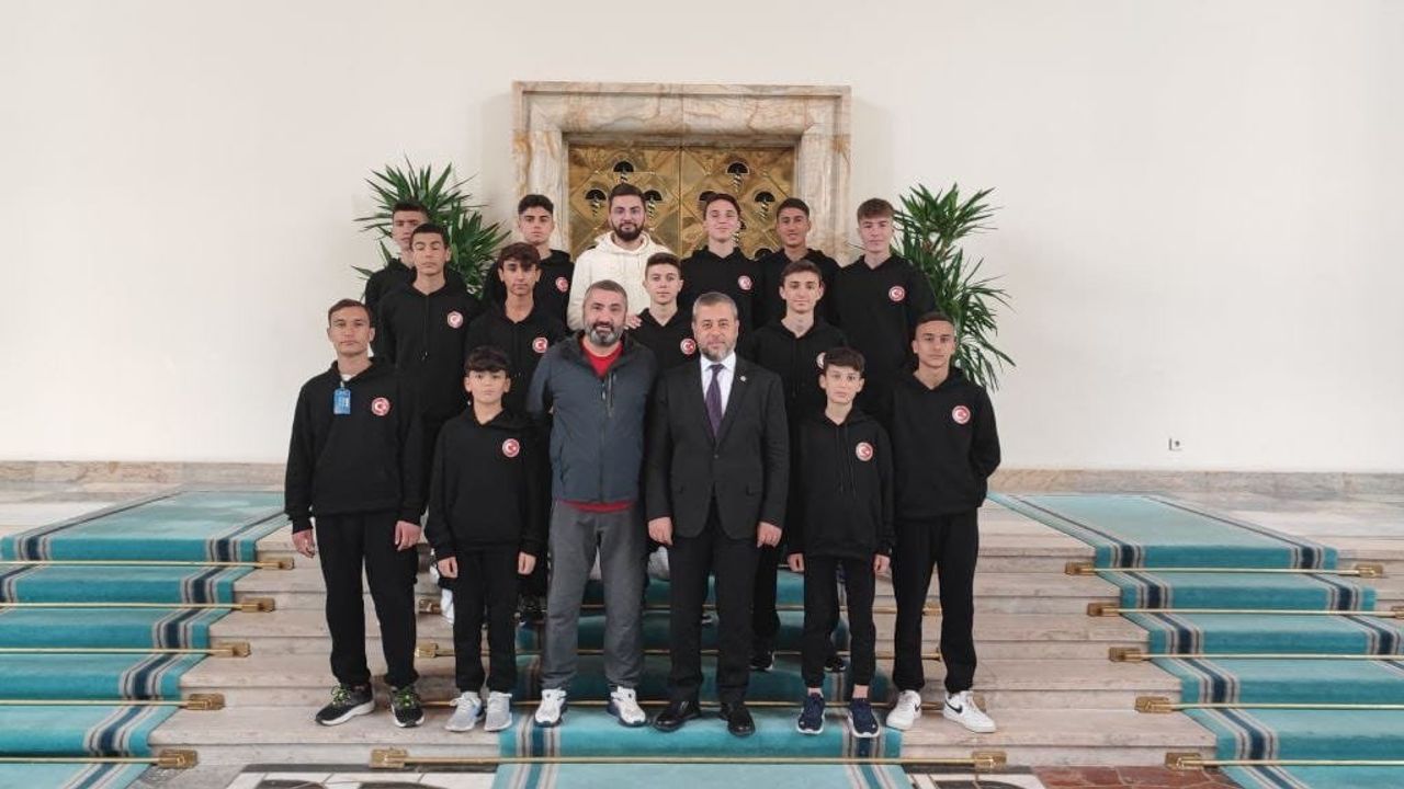 Milletvekili Özgün Genç Atletlerle Mecliste Buluştu