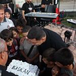 Başkan Arı, Doğum Günü Pastasını Mehmet Akif Ersoy Mahallesi Sakinleriyle Birlikte Kesti