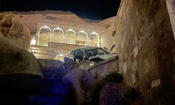 Göreme’de Otomobil Aşıklar Tepesinden Aşağıya Otellerin Arasına Düştü 2 Yaralı