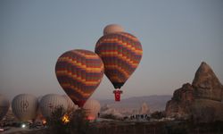 Nevşehir'de Sıcak Hava Balonları Türk Bayrakları ile Havalandı