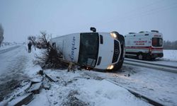 Nevşehir’de Kontrolden Çıkan Minibüs Devrildi: 6 Yaralı