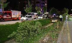 Nevşehir’de Önündeki Araca Çarpan Otomobil Su Kanalındaki Köprüye Saplandı: 2 Yaralı