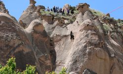 Kapadokya'da Sıcak Hava Balonu Peribacalarının Üzerine Güvenli İniş Yaptı