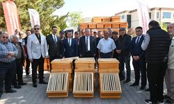 Nevşehir’de 60 Çiftçiye 120 Arılı Kovan Teslim Edildi