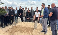 Bu Acıya Yürek Dayanmaz: Minik Atlas Vefât Etti, Anne ve Babası Yoğun Bakımda