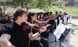Göreme'de Tarih, Müzik ve Turizm Buluştu: Öğrencilerden Turistlere Açık Hava Konseri