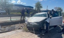 Nevşehir'de Takla Atan Otomobil Refüje Devrildi: 4 Kişilik Aile Yaralandı
