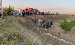 2 Otomobilin Çarpıştığı Sıkışmalı Kazada 2'si Ağır 8 Kişi Yaralandı