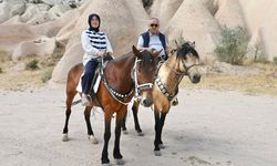 Vali Fidan ve Eşi, At Üstünde Vadi Yürüyüşüne Katıldı