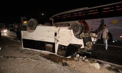 Nevşehir'de Otomobil ile Minibüs Kafa Kafaya Çarpıştı: 2’si Ağır 5 Yaralı