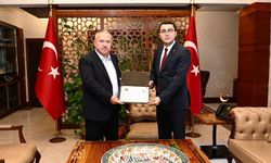 Yurtdışı Eğitimi Nedeniyle Görevinden Ayrılan Kaymakam Gültekin’e Vali Fidan’dan Başarı Belgesi