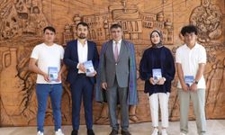 NEVÜ’lü Afganistan Uyruklu Öğrencilerden Rektör Aktekin’e Ziyaret