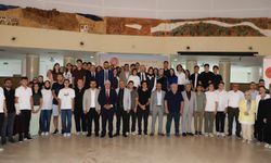 Nevşehir’de YKS’de İlk 10 Bine Giren Öğrenciler Protokol Tarafından Tebrik Edildi
