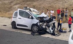 Nevşehir'de Hafif Ticari Araç Tıra Arkadan Çaptı: 1 Ölü, 1 Yaralı