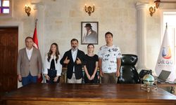 Ürgüp’ten Türkiye Derecesi Çıkaran Gençler Belediye Başkanı Ali Ertuğrul Bul’u Makamında Ziyaret Etti