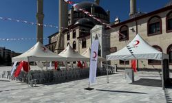 Kızılay'dan Külliye Camii Cuma Namazında Üç Bin Kişilik Yemek İkramı