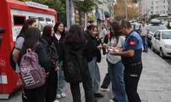 Başkan Rasim Arı’dan Öğrencilere Bitmeyen Kalem Sürprizi