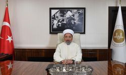 Yeni Diyanet İşleri Başkanı Prof. Dr. Safi Arpaguş’un Makamındaki Atatürk Fotoğrafı Gündem Oldu