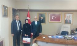 Dereceye Giren Kardelenli Öğrenciye İl Müdüründen Ödül