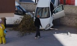 Nevşehir’de Otomobil İstinat Duvarından Aşağı Düştü