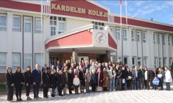 Kardelen Eğitim Kurumlarından Unutulmayacak Öğretmenler Günü Jesti