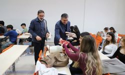 Rektör Aktekin, İngilizce ve Almanca Bölümü 1. Sınıf ve Hazırlık Eğitimi Alan Öğrencilerle Bir Araya Geldi