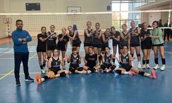 Kardelen Koleji voleybolda Altınyıldız’ı farklı yendi