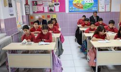 Rauf Nail Akman İlkokulunda Kitaplara Göz Değdi