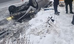 Nevşehir'de Kontrolden Çıkan Otomobil Takla Attı: Kaza Anı Kamerada