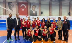 Kardelen Genç Voleybol Takımı 3. Oldu