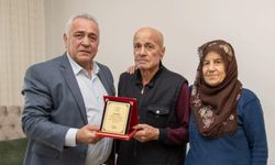 Göreme Belediye Başkanı Ömer Eren’den Aile Sağlığı Merkezi’ne Katkı Sunan Hayırsevere Plaket