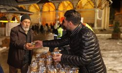 Miraç Gecesi’nde Kandil Simidi ve Şerbet Dağıtıldı