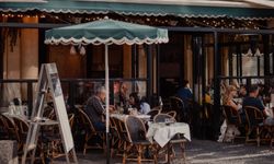 Restoranlarda Servis Ücreti, Masa Ücreti ve Kuver Adı Altında Ücret Almak Yasaklandı