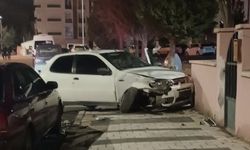 2000 Evler Mahallesi’nde 2 Aracın Karıştığı Trafik Kazasında 2 Kişi Yaralandı