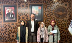 Karapınar’da Kur’an Yarışmalarında Büyük Başarılı Öğrencilere Hediye Takdim etti