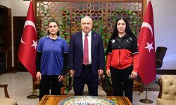 Nevşehir’de Bilek Güreşi Türkiye Şampiyonları Valilikte Kabul Edildi