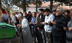 Nevşehir'de Kayalıklardan Düşerek Yaşamını Yitiren Genç Kız Son Yolculuğuna Uğurlandı