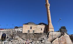 Nevşehir'de Tarihi Caminin İstinat Duvarı Çöktü, O Anlar Kameralara Yansıdı