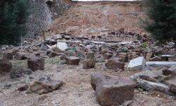 Nevşehir'de 15 Metre Yüksekliğindeki İstinat Duvarı Çöktü