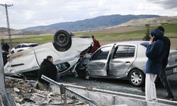 Nevşehir’de İki Otomobil Çarpıştı: 3 Yaralı