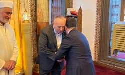 Başkan Arı, Kurşunlu Camii’nde Bayram Namazı Sonrası Vatandaşlarla Buluştu, Ailesiyle Bayramlaştı