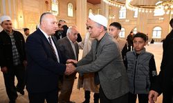 Vali Ali Fidan, Cuma Namazı Sonrası Vatandaşlarla Bayramlaştı