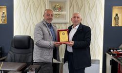 Faruk Dolaşmaz’a Başkan Ulucan’dan Teşekkür Ziyareti ve Plaketi