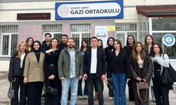 Halkla İlişkiler ve Tanıtım Programı Öğrencilerinden Gazi Ortaokulu Öğrencilerine Medya Okuryazarlığı Eğitimi