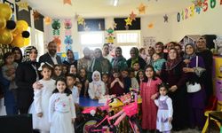 Hediye Hatun 4-6 Yaş Kur’an Kursu Öğrencilerinden Hatim Sevinci