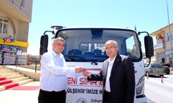 Gülşehir Belediyesi Araç Filosunu Güçlendiriyor: Yeni Çöp Aracı Hibe Edildi